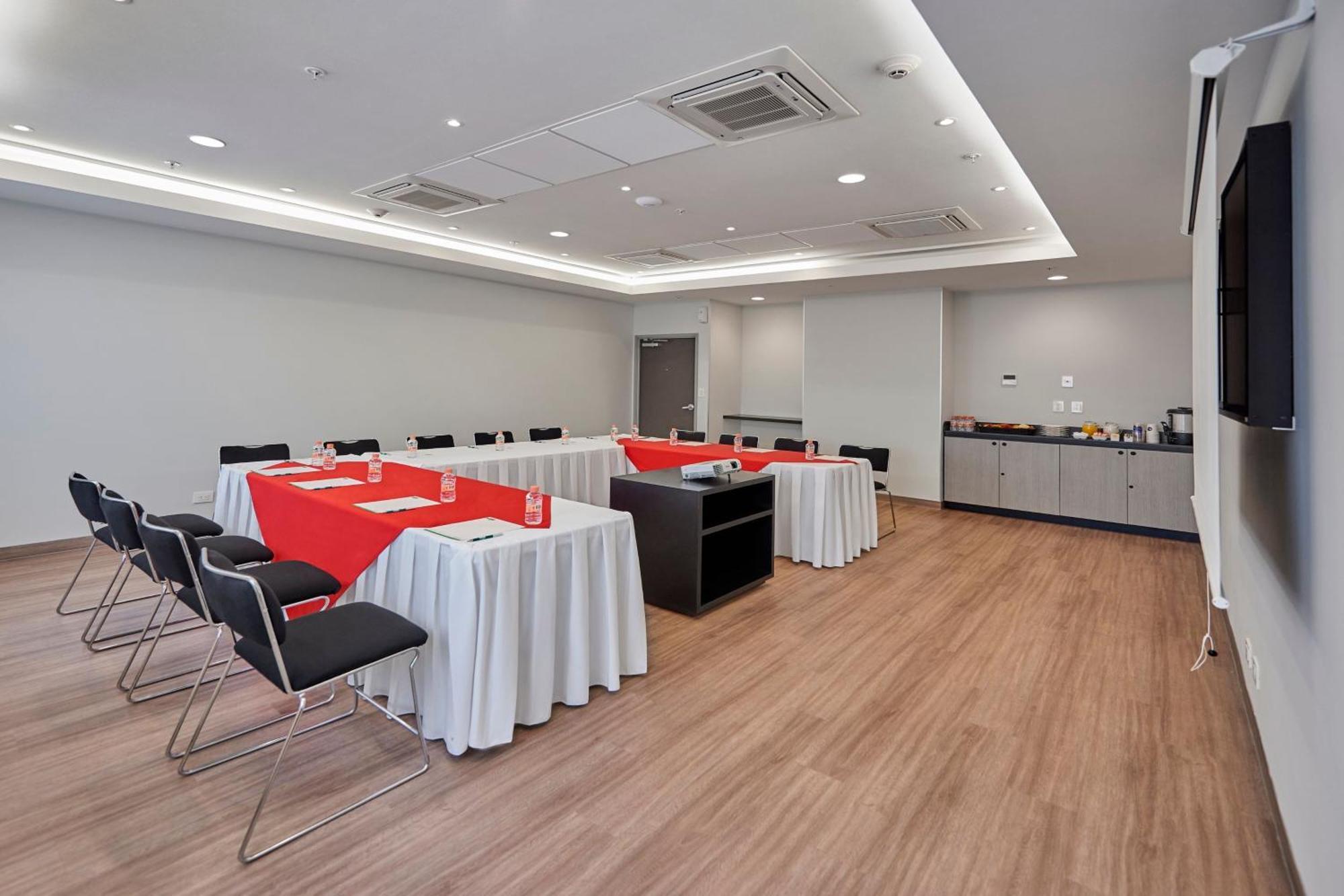 City Express Junior By Marriott Leon Centro De Convenciones Extérieur photo