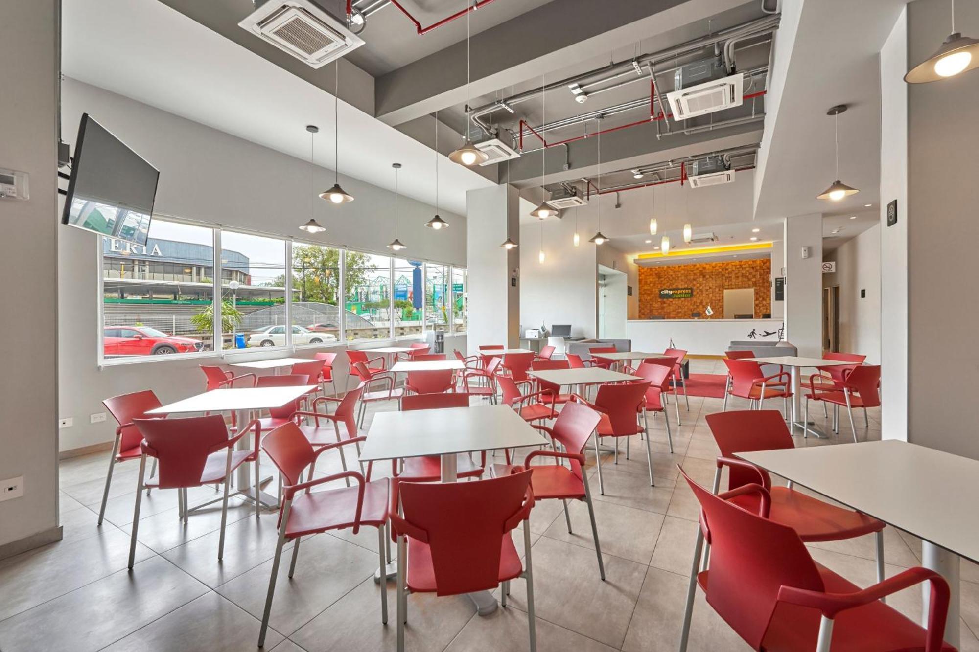City Express Junior By Marriott Leon Centro De Convenciones Extérieur photo